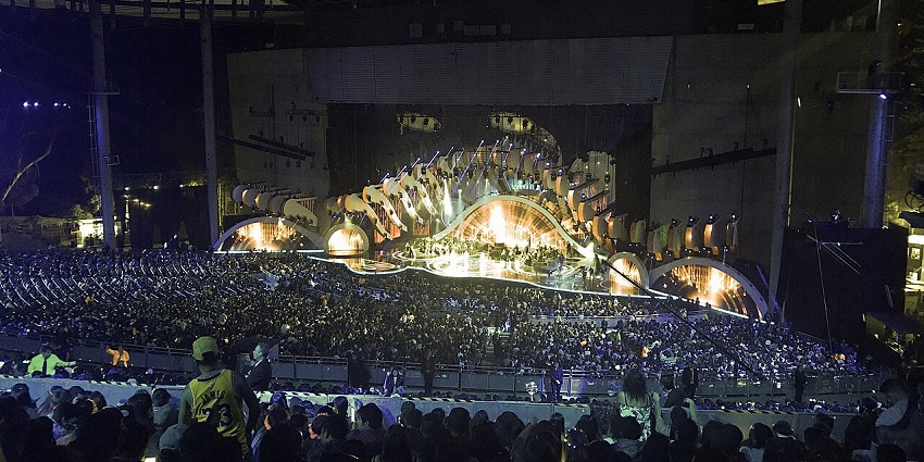 A massive crowd cheers as artists perform on the Viña del Mar Festival’s iconic stage.