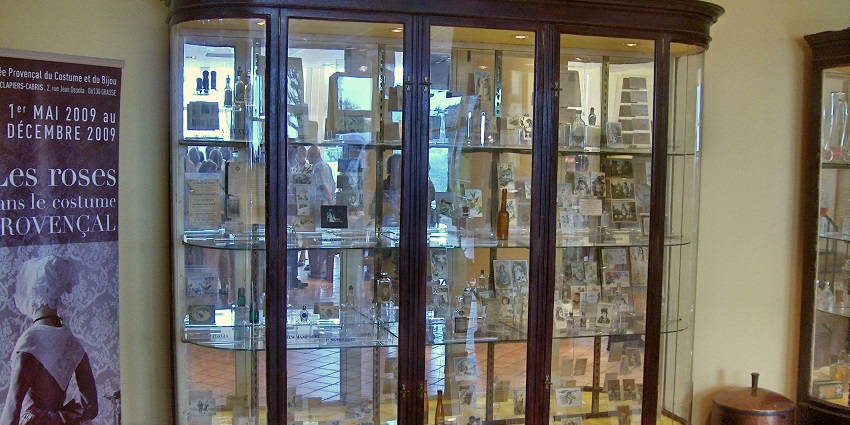 An elegant French perfume from Fragonard is among the best things to buy in France.