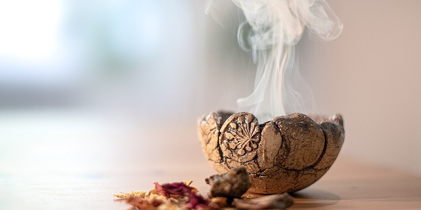 An image of frankincense and myrrh burning, a famous thing to buy in Saudi Arabia.