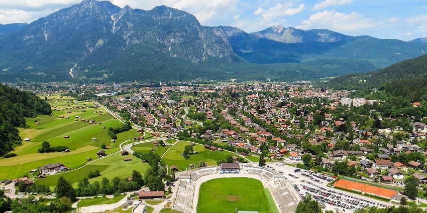 A pretty view of the hilly town of Garmisch-Partenkirchen and the surrounding hills, one of the best hill stations in Germany.