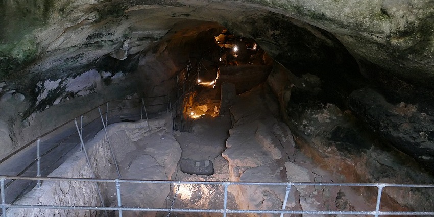 An image of fossil remains in Għar Dalam cave under natural lighting at one of the Malta caves.