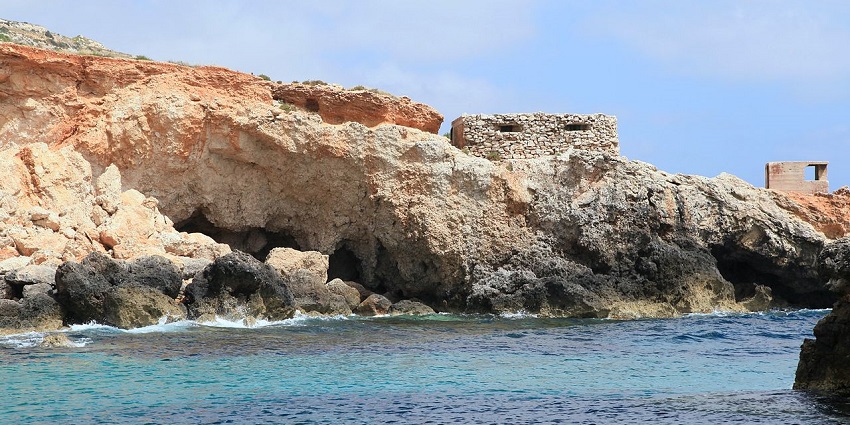 An image of the Ghar Lapsi Cave in Siggiewi, Malta, featuring its stunning rocky entrance.
