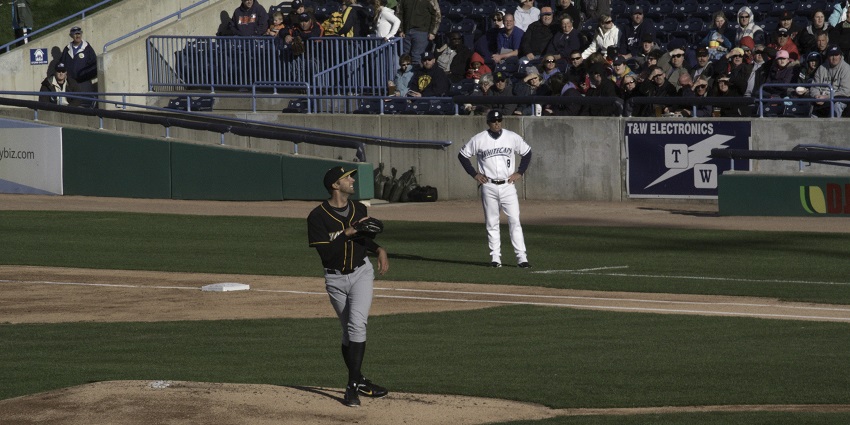 Experience & enjoy the thrill of the baseball matches with the Bowling Green Hot Rods!
