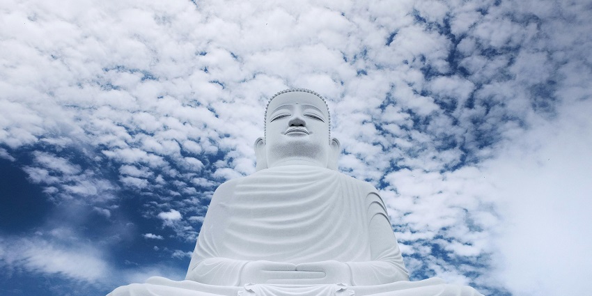 Go on a exciting photography tour around the Bahirawakanda Buddha statue