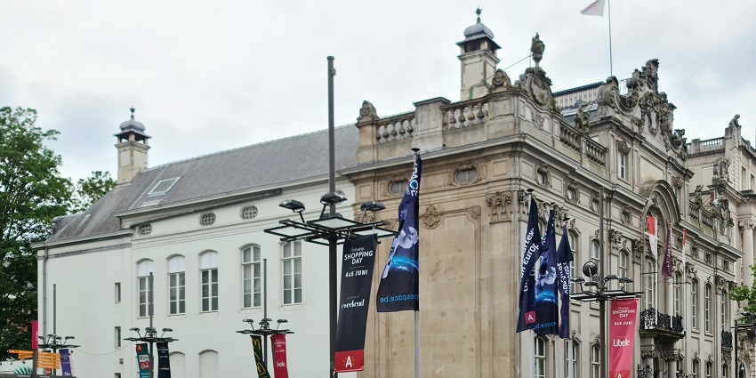 Antwerp’s bustling shopping street, known for fashion boutiques and elegant department stores.