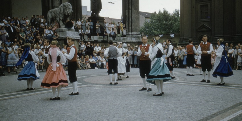 People dancing and performing on the street during San Andrés’ Caribbean-inspired Green Moon Festival a lively celebration among the festivals in Colombia.