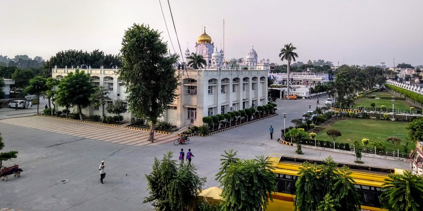 Gurudwara Shri Dukhniwaran Sahib with peaceful pond and spiritual setting-offbeat places to visit in patiala