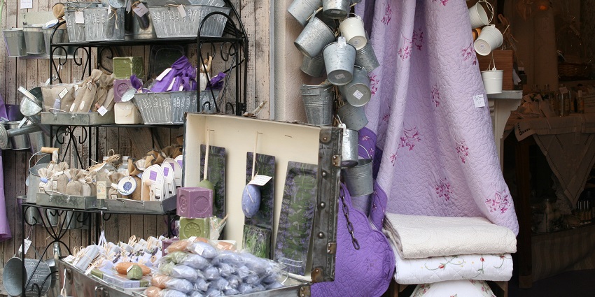 Aromatic lavender sachets, traditionally made in Provence, are perfect for freshening drawers.