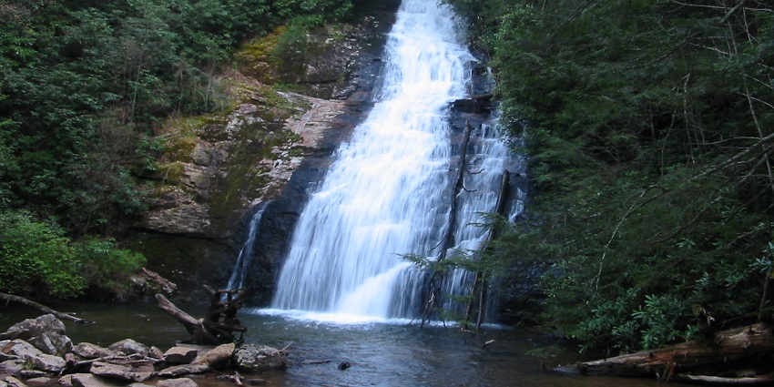Upper Helton Creek Falls surrounded by greenery and small pool surrounded by rocks