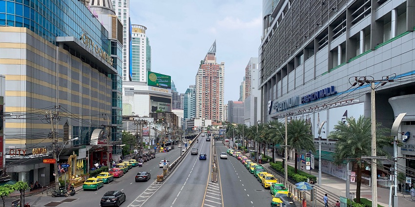 Take a ride from Hua Lamphong Railway Station in Bangkok and get off at Phetchaburi Railway Station.