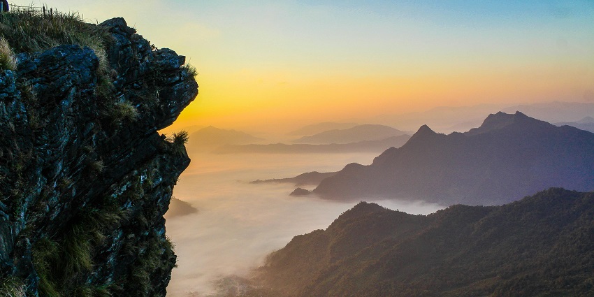 Explore Phu Chi Fa’s scenic trails, offering panoramic views, cool breezes, and a peaceful escape into northern Thailand’s natural beauty.