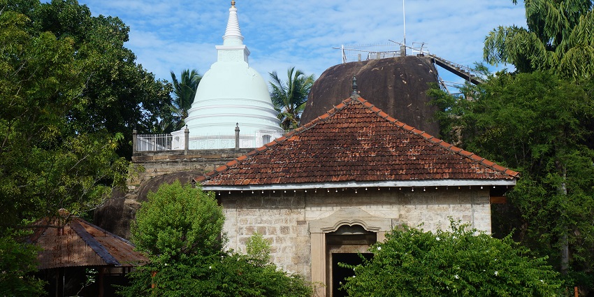 Image of Isurumuniya Temple with the clear blue sky in the background