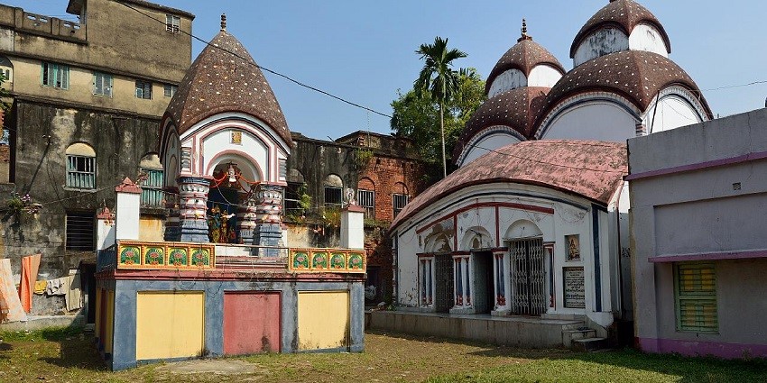 An image of Radha-Krishna and Jagannath-Shiva Temples in Howrah, showcasing Jagannath Temples in Kolkata.