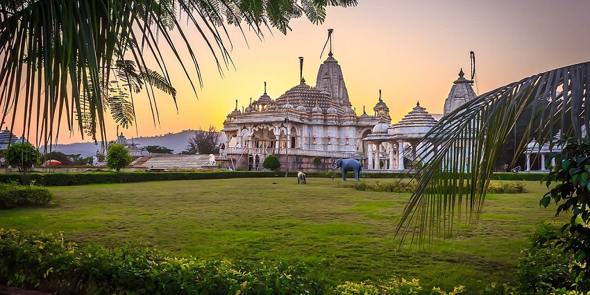 One of the prominent Jagannath Temples in Kolkata, located in New Town with serene surroundings.
