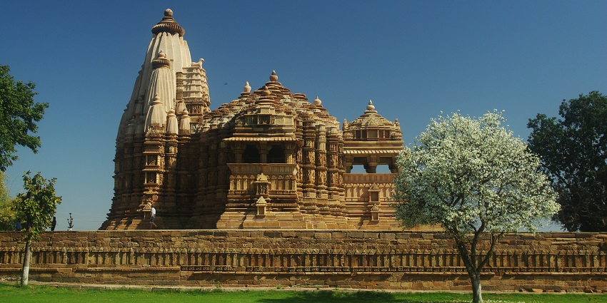 Image of the shri Kalka Ji temple in Delhi–one of the best places to visit near Bahai Temple
