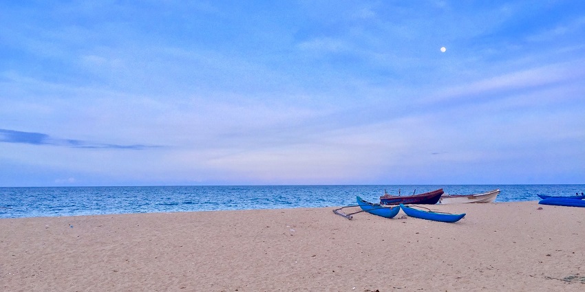 Picturesque view of the Kallady beach, one of the tourist attractions near Batticaloa fort