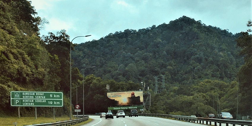 Drive along the Karak Highway, known for eerie legends and ghost stories tied to Malaysia’s most haunted road.