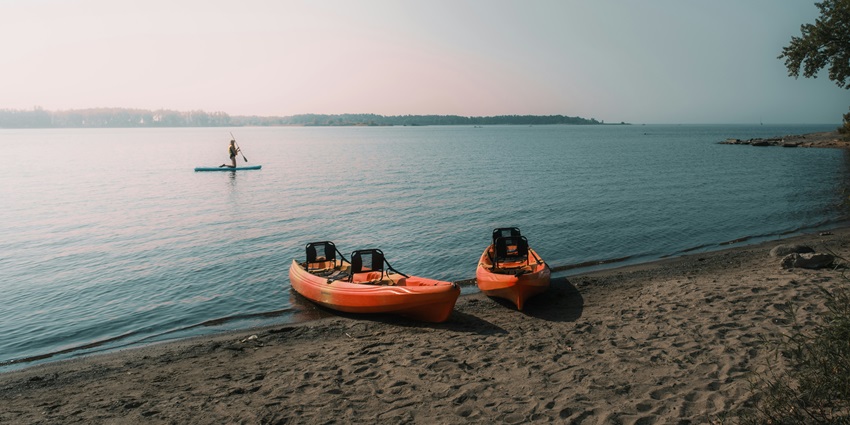 Things to do in El Nido include paddling through the serene waters of the Big Lagoon.