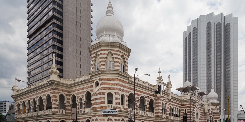 Kuala Lumpur dazzles with Petronas Towers, street markets and a diverse culinary scene