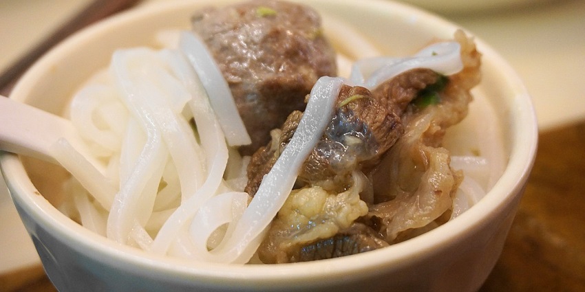 An image showing a bowl of Kuy Teav noodle soup, best food in Cambodia.