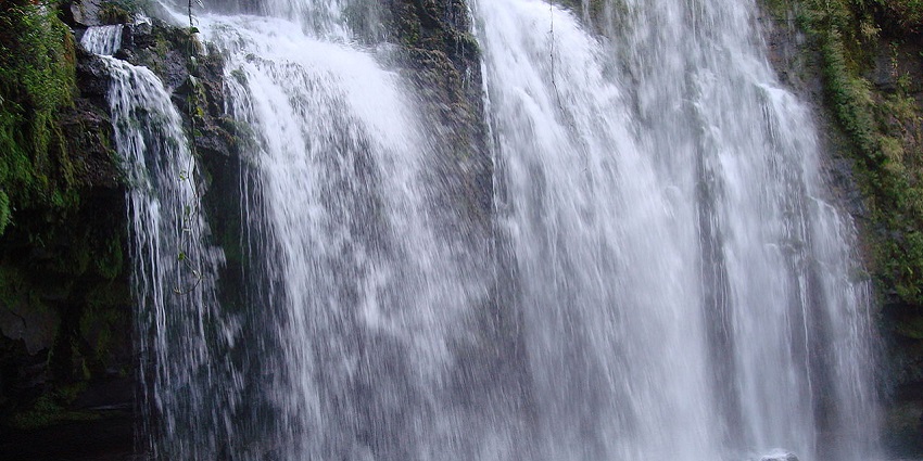 La Fortuna Waterfall, one of the most stunning waterfalls in Costa Rica’s rainforest.
