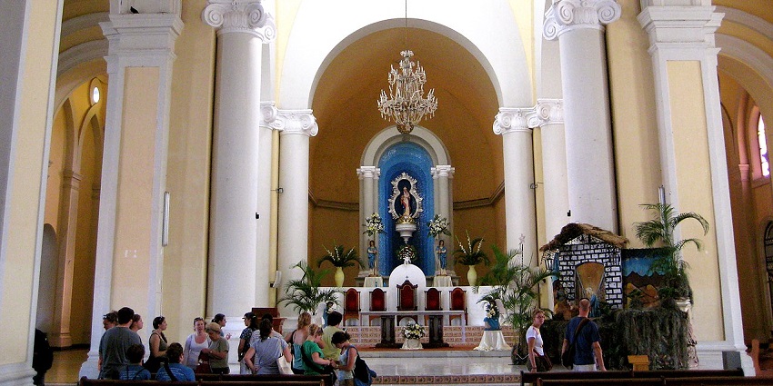 Streets echo with songs and fireworks during this religious festival honouring the Virgin Mary, among the famous festivals in Nicaragua.