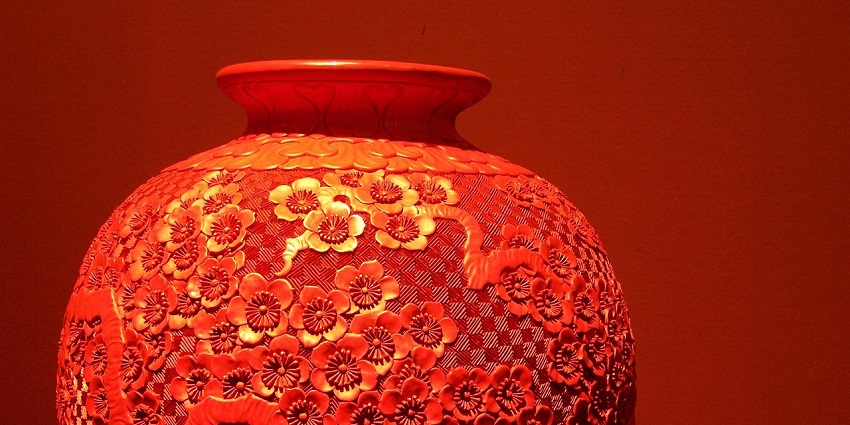 An image of lacquerware, one of the finest things to buy in Sri Lanka.