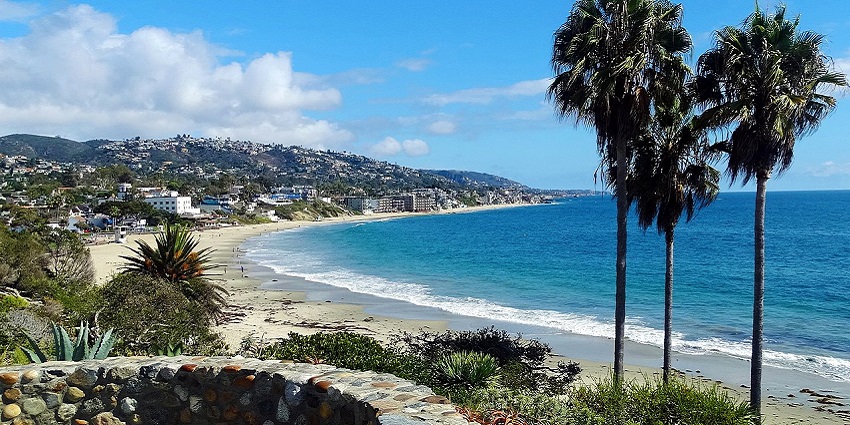 A scenic coastal town with art galleries, tide pools, and dramatic cliffs along the Pacific Ocean, among the best places to visit near Los Angeles.
