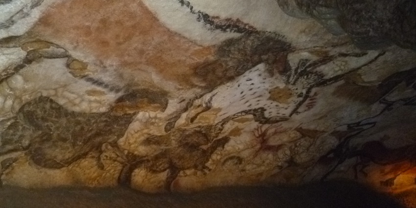 Discover ancient art in the Lascaux Cave prehistoric masterpiece among famous Caves in France