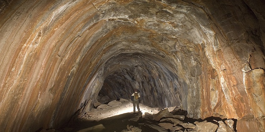 an image of a tunnel-like Lava River Cave in Oregon, a volcanic cave in the United States
