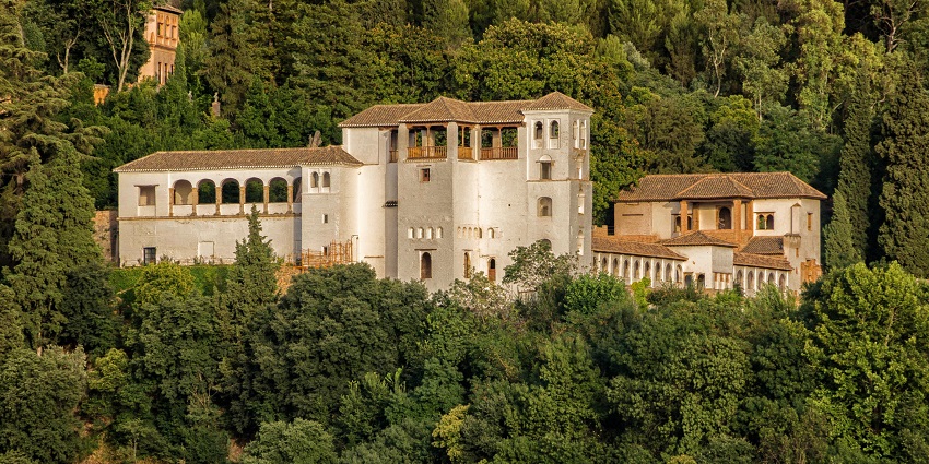 Palacio de los Olvidados features Spanish Inquisition artifacts and exhibits highlighting religious intolerance and historical impact.