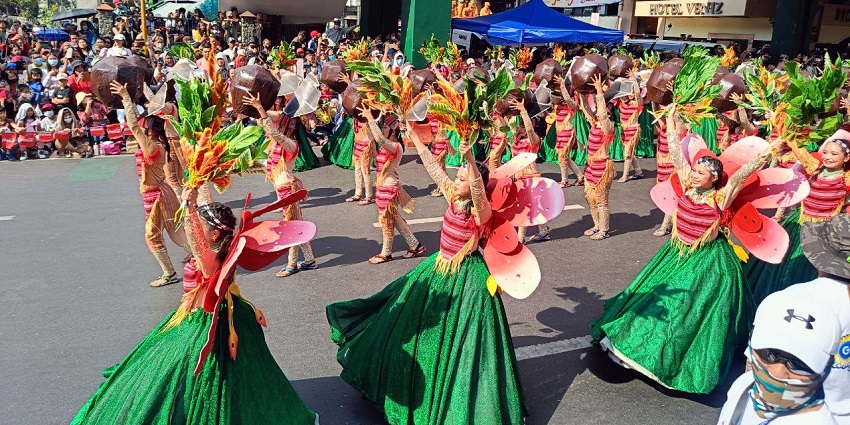 Crowds enjoy concerts and street performances during Maribor’s vibrant Lent Festival.