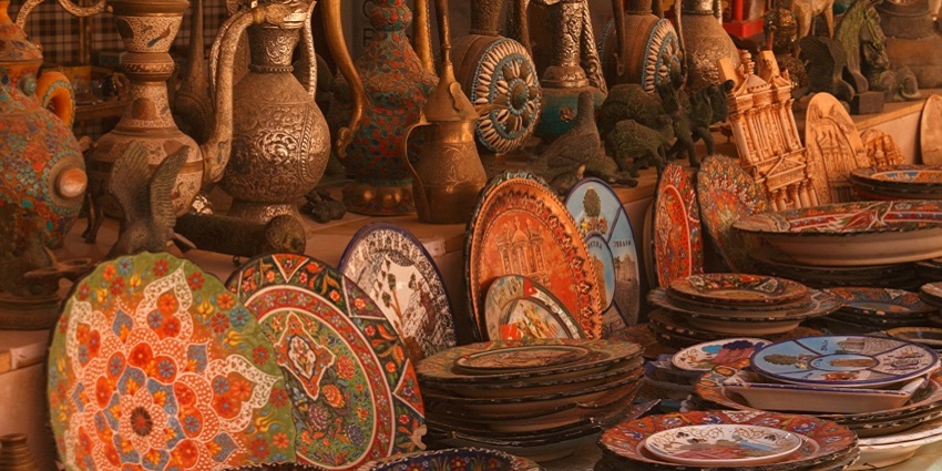 Discover Street shopping in Vizag for traditional crafts at a Lepakshi Handicraft store.