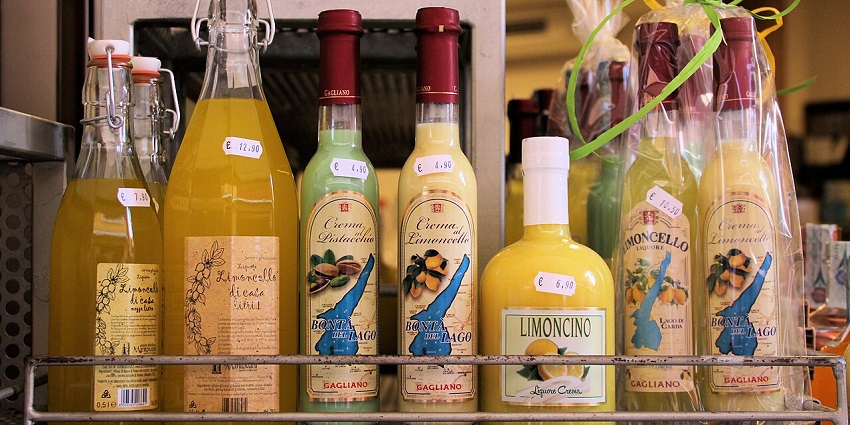 An image of a Limoncello bottle, a traditional lemon liqueur to buy in Italy.