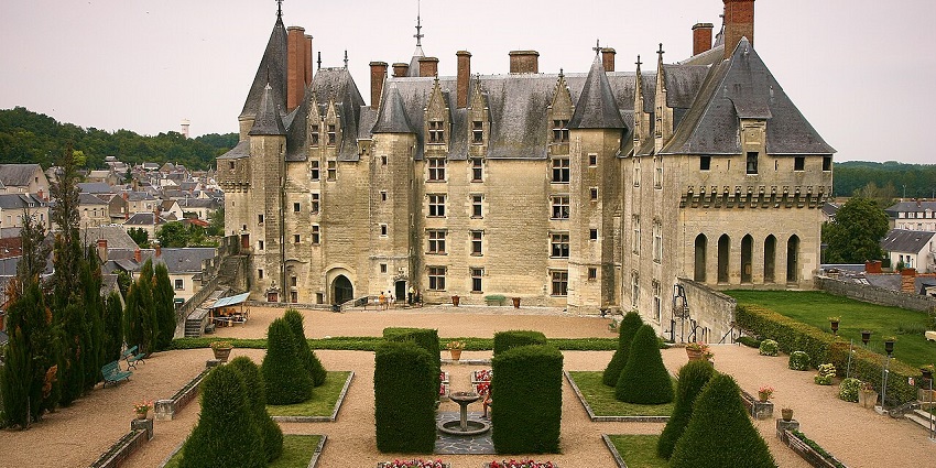 An image of Loire Valley, known as the best place for photography in France thanks to its fairytale châteaux.