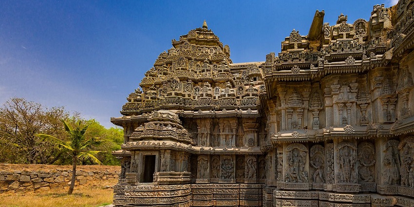 Scenic image of the historical Mahalaxmi Devasthan Temple in Nagpur, Maharashtra