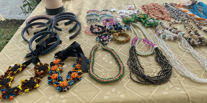Adorn yourself with Maldivian jewelry, elegant pieces inspired by island traditions