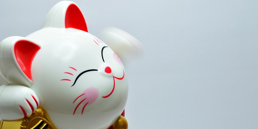 Image of a colourful Maneki Neko, a favourite among the best things to buy in Japan.