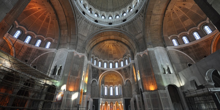 Admire the Church of St. Sava, one of the world’s largest Orthodox churches with a grand dome, among the best things to do in Belgrade.