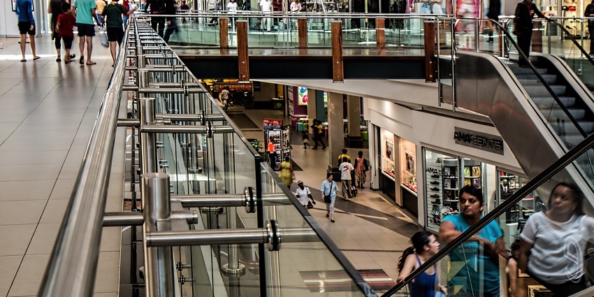 A storefront view like Mazaya Mall, included in the best shopping malls in Madinah.