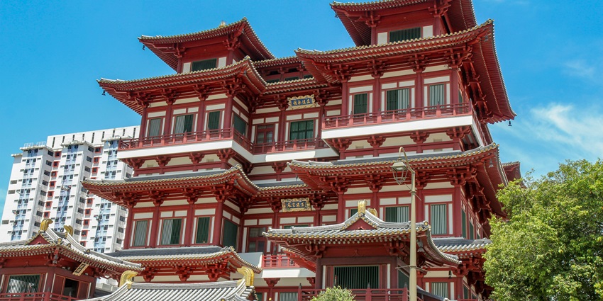 Meditate at Sian Choo Tong Temple, one of the serene things to do in Toa Payoh.