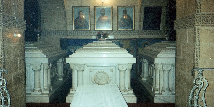 This mausoleum honors Emperor Menelik II’s leadership and Ethiopia’s fight against colonialism, making it one of the historical places to visit near Addis Ababa.
