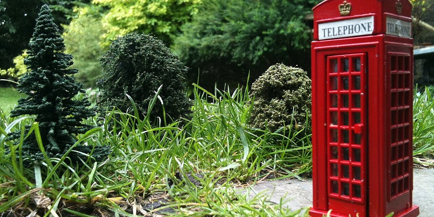 An image showing a miniature red phone booth, one of the most recognisable things to buy in UK.