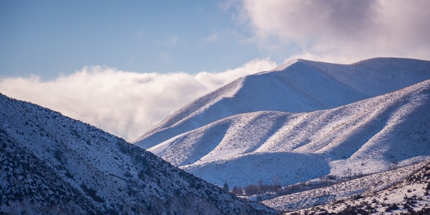A tranquil view of the snow-covered mountain ranges at Mount Hotham, one of the hill stations in Australia.