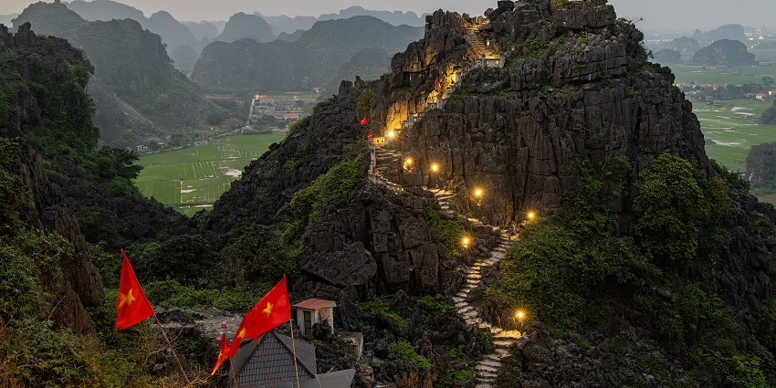 The view of Mua Cave, probably the most stunning attraction in Trang An, Vietnam