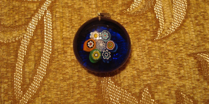 Handmade Murano glass jewelry makes a colorful and classy souvenir from your Milan trip.
