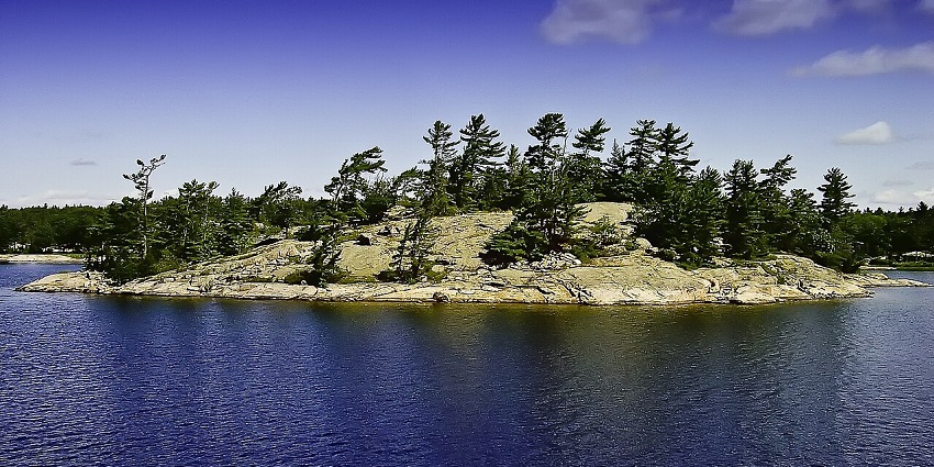 A beloved cottage country escape with sparkling lakes, pine forests, and charming small towns.