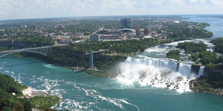 A picture with a gorgeous view of the Niagara Falls as seen from Skylon Tower.