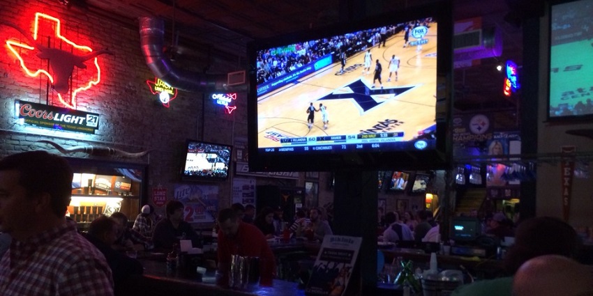Visit the Kviar sports bar and casino, among popular things to do in Boca Chica this year