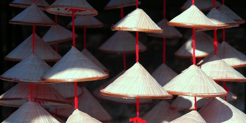 An image of Non-Lá, a classic symbol tourists can buy among the best things to buy in Vietnam.